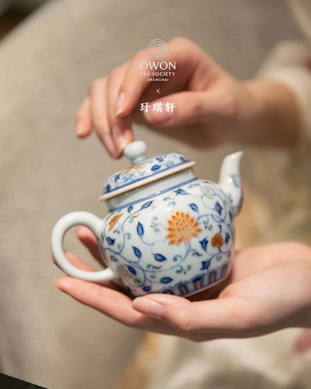 경덕진 두채 명요_우기헌 두채(斗彩) 연꽃 연지문 다관_玗琪轩_Tea pot from Jingdezhen Kiln YU QI XUAN