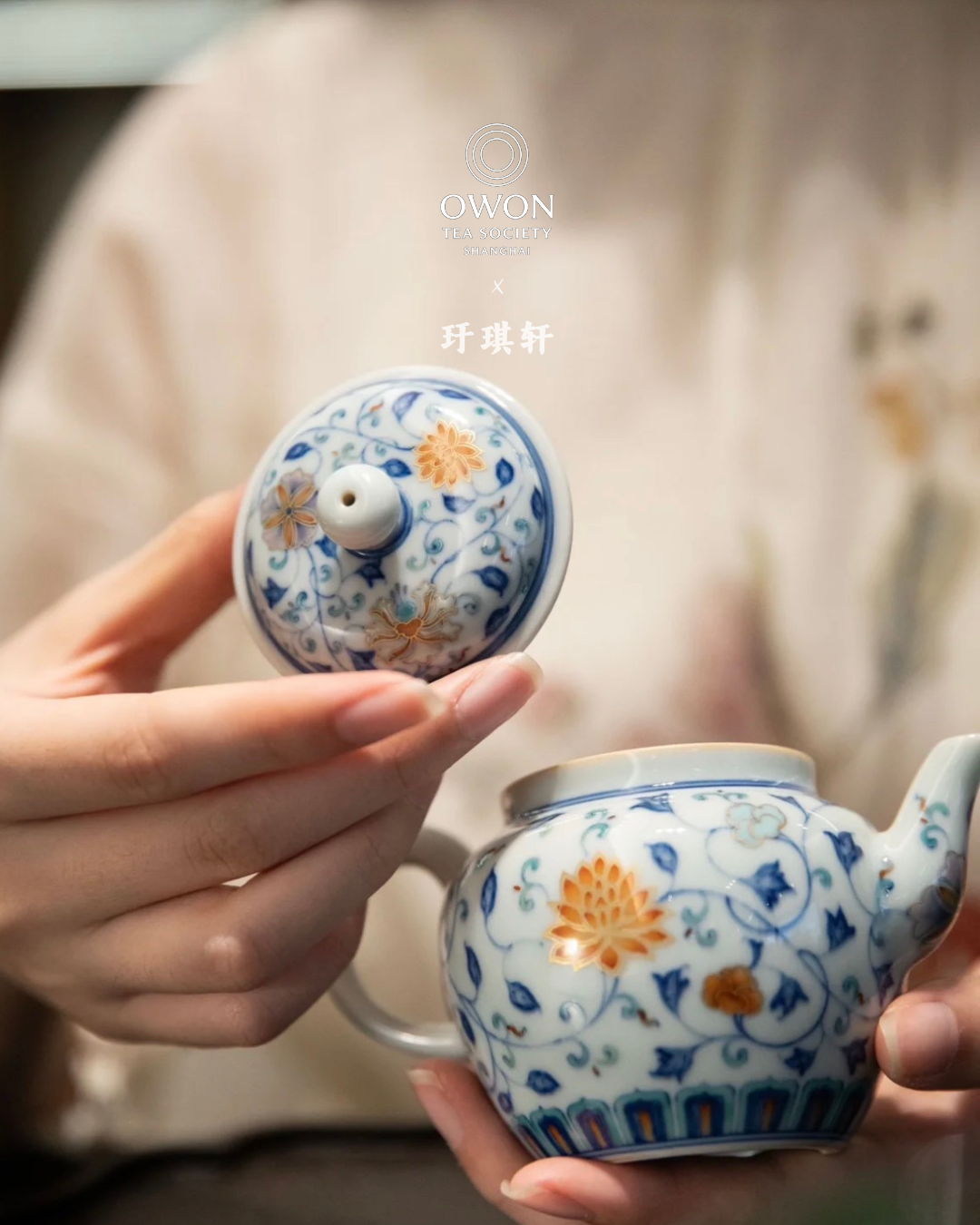 경덕진 두채 명요_우기헌 두채(斗彩) 연꽃 연지문 다관_玗琪轩_Tea pot from Jingdezhen Kiln YU QI XUAN