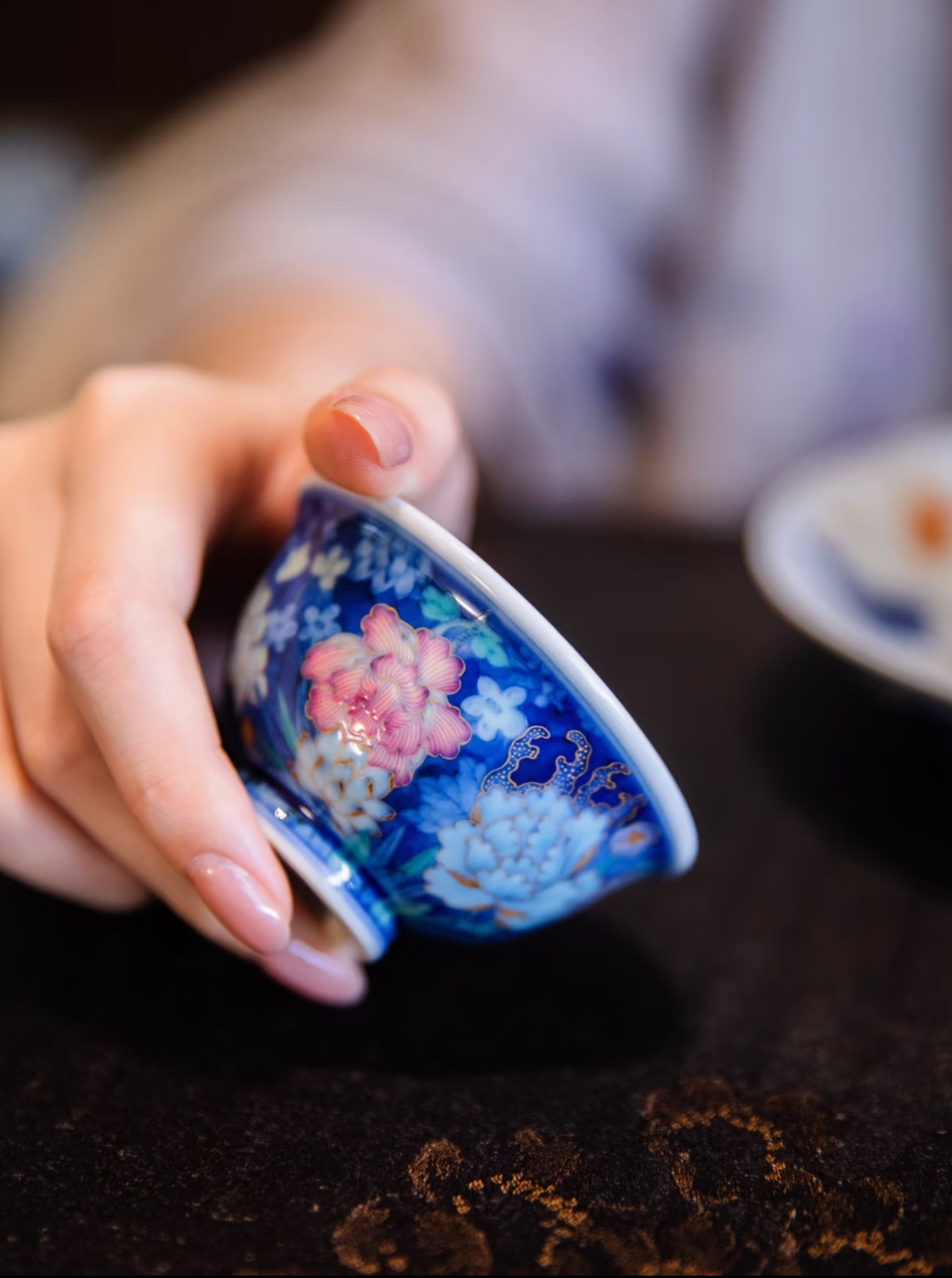 경덕진 두채 명요_우기헌 두채(斗彩) 만화(万花) 압수배(소)_玗琪轩_Master tea cup from Jingdezhen Kiln YU QI XUAN