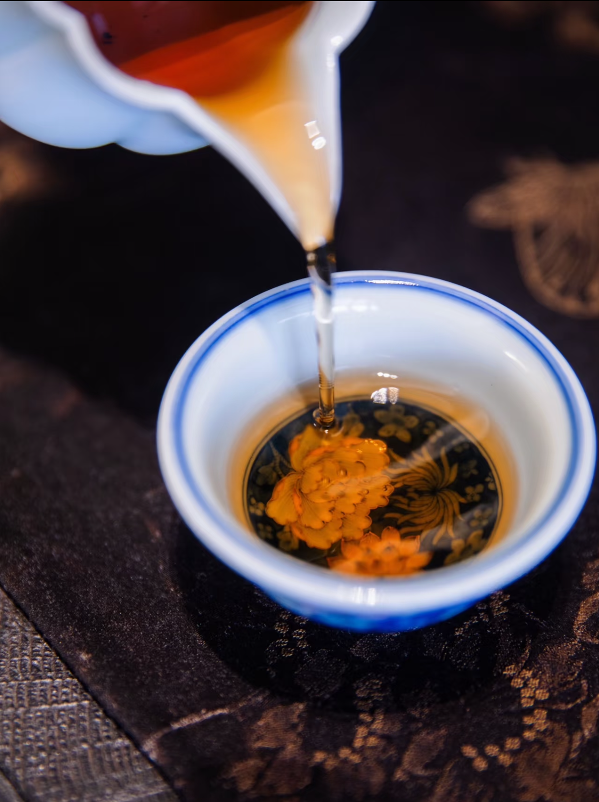 경덕진 두채 명요_우기헌 두채(斗彩) 만화(万花) 압수배(소)_玗琪轩_Master tea cup from Jingdezhen Kiln YU QI XUAN