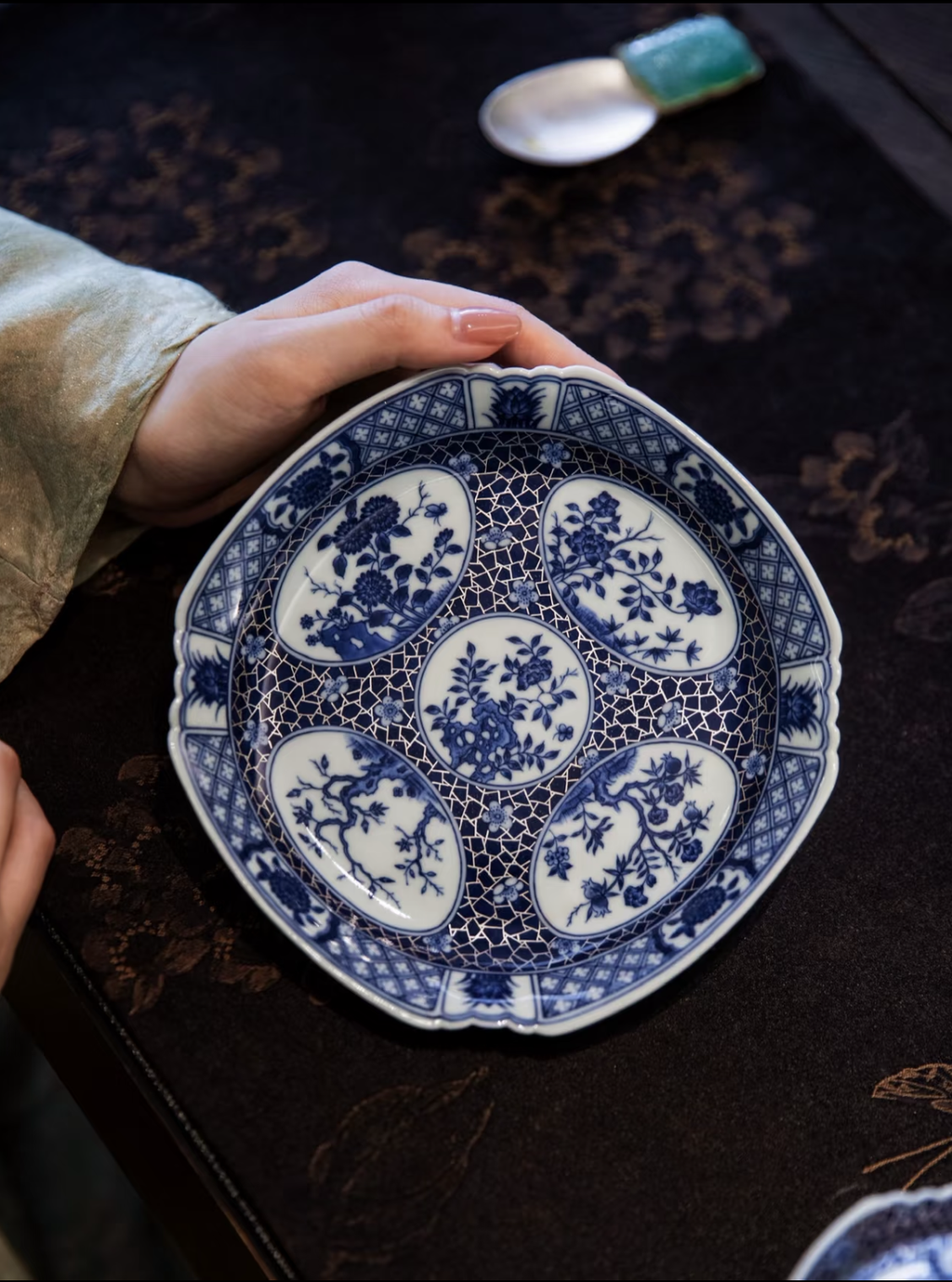 경덕진 청화 명요_화청당 청화(青花) 빙매 은묘 팔각 호승_华青堂_ Tea tray from Jingdezhen Kiln HUA QING TANG