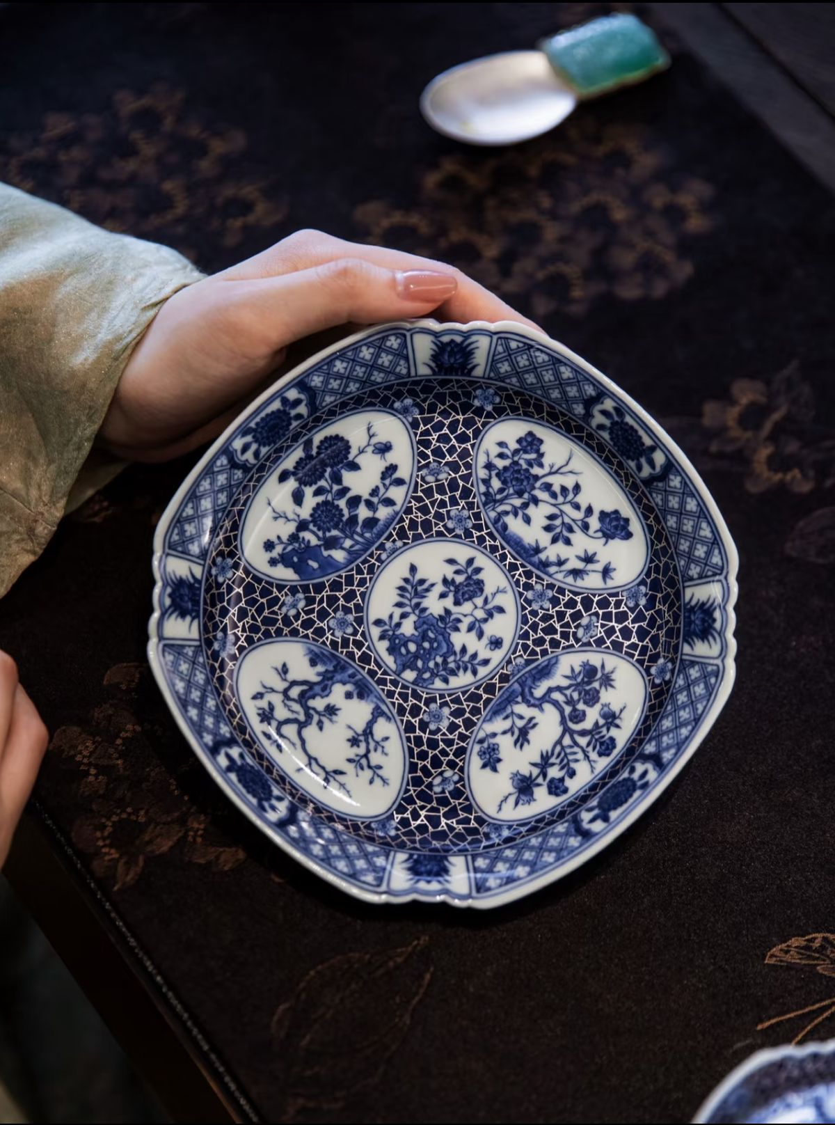 경덕진 청화 명요_화청당 청화(青花) 빙매 은묘 팔각 호승_华青堂_ Tea tray from Jingdezhen Kiln HUA QING TANG