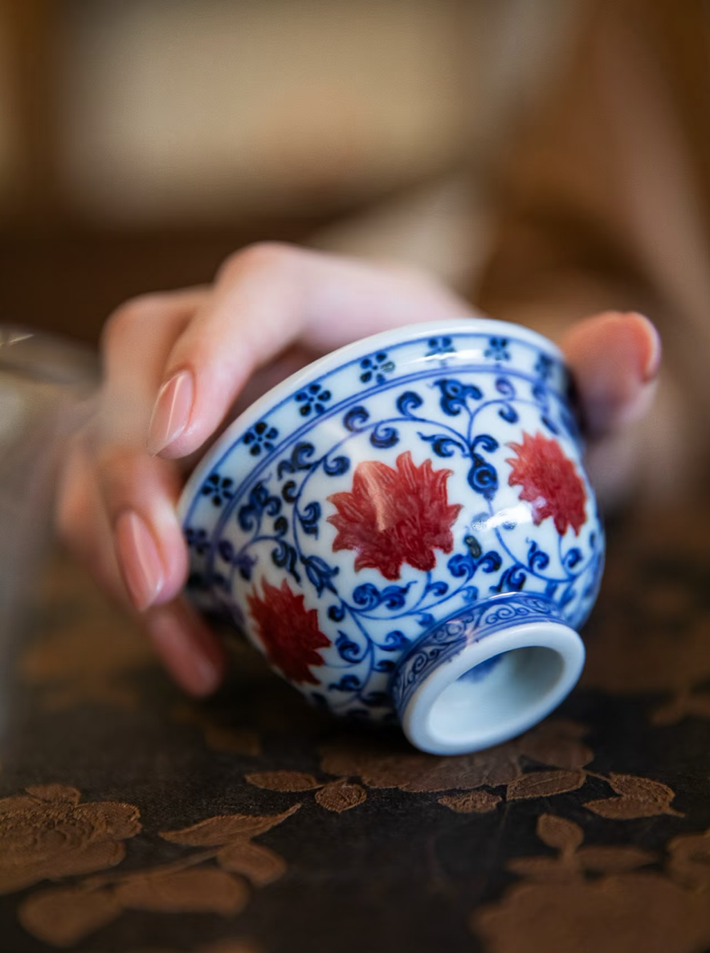 경덕진 청화유리홍 명요_이푸(屹朴) 연화당초문 압수배(소)_Tea cup from Jingdezhen Kiln YI PU